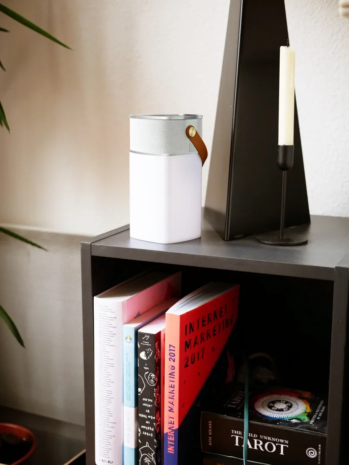 Bluetooth-Lautsprecher mit LED-Licht. 10.3x9.5x19cm silber