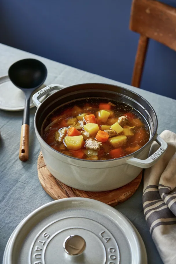 Cocotte 22cm, rund, Weisser Trüffel, Gusseisen 2.6l