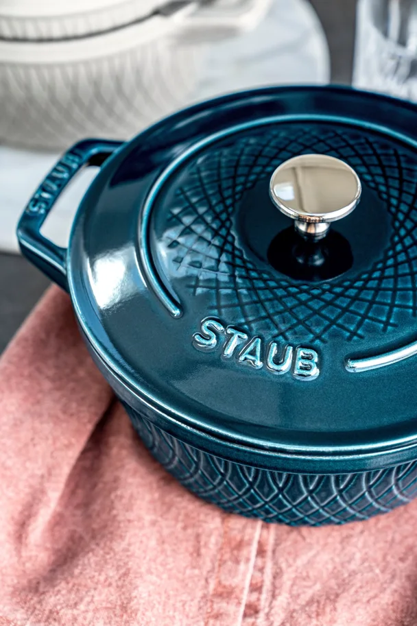 Twisted Cocotte 24cm, rund, La Mer, Gusseisen 3.7l