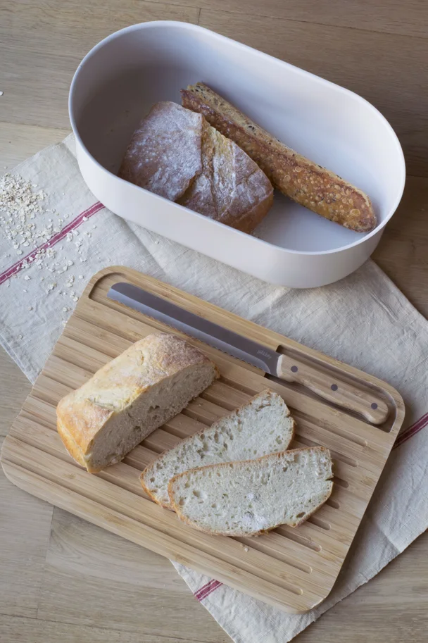 Brotkasten m. Schneidebr., Messer, Brotbeutel, Cream
