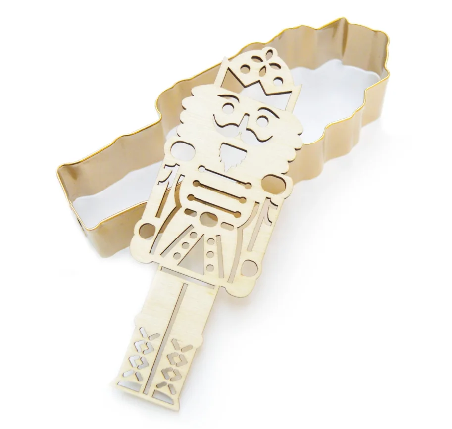 Goldener Ausstecher Nussknacker mit Holzpräger