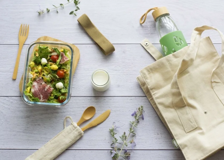 Lunchbox mit Bambusdeckel und Besteck 1l 20x15x6.5cm