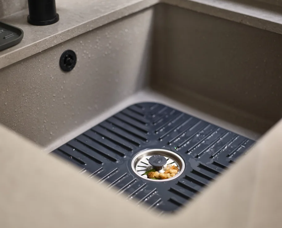 SinkShield Abtropfmatte mit Abfluss S 30x30cm ABS