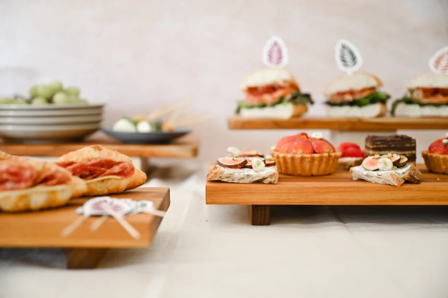 Bistro Servierplatte 38x18x4.6cm mit Füssen S