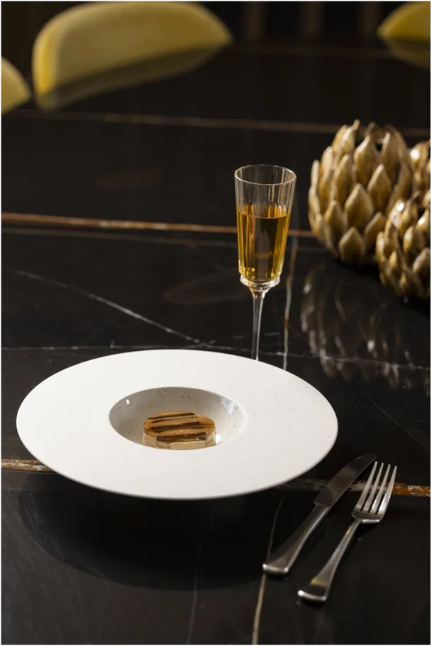 Sphere Teller 180ml D30.5cm H5cm alabaster weiss cosmos gold