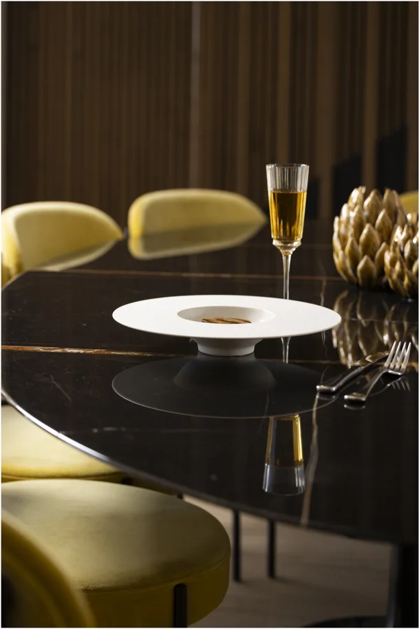 Sphere Teller 180ml D30.5cm H5cm alabaster weiss cosmos gold