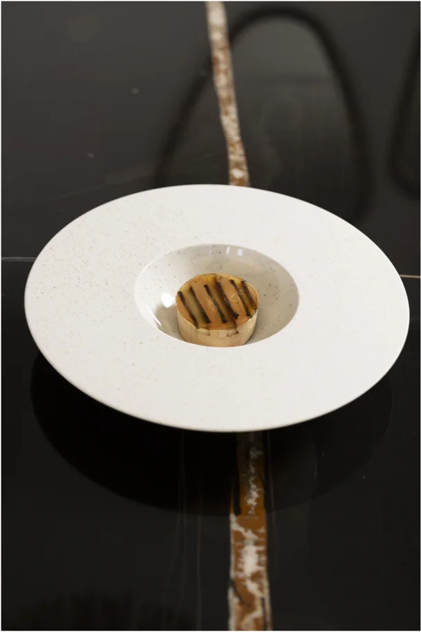 Sphere Teller 180ml D30.5cm H5cm alabaster weiss cosmos gold