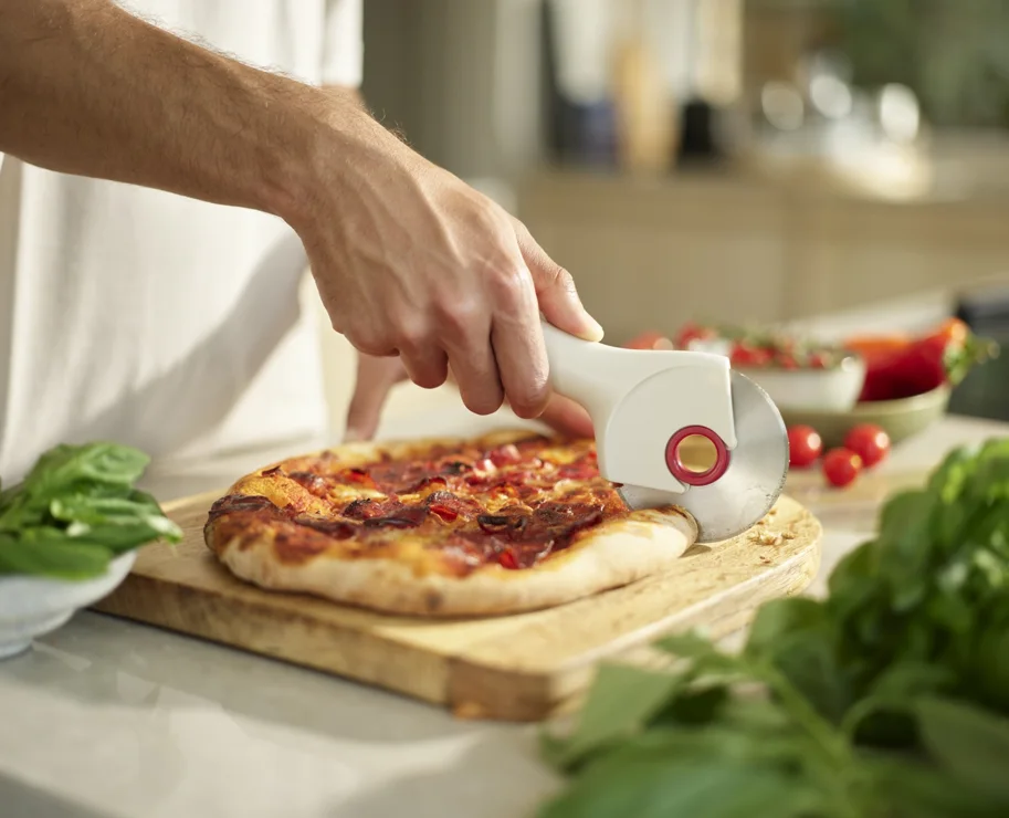 Ringo Pizzaschneider grau rot